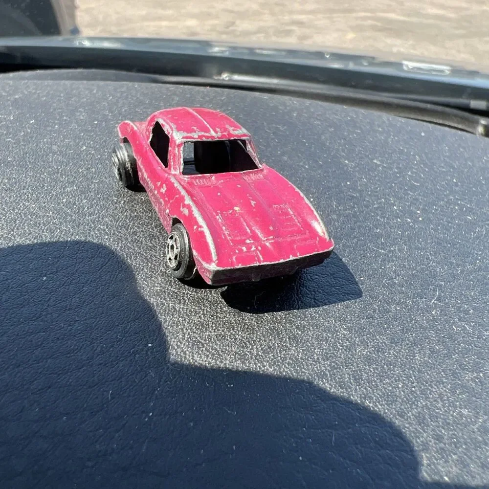 Vintage Tootsie Toy Diecast MAGENTA. CORVETTE SPLIT WINDOW  #3